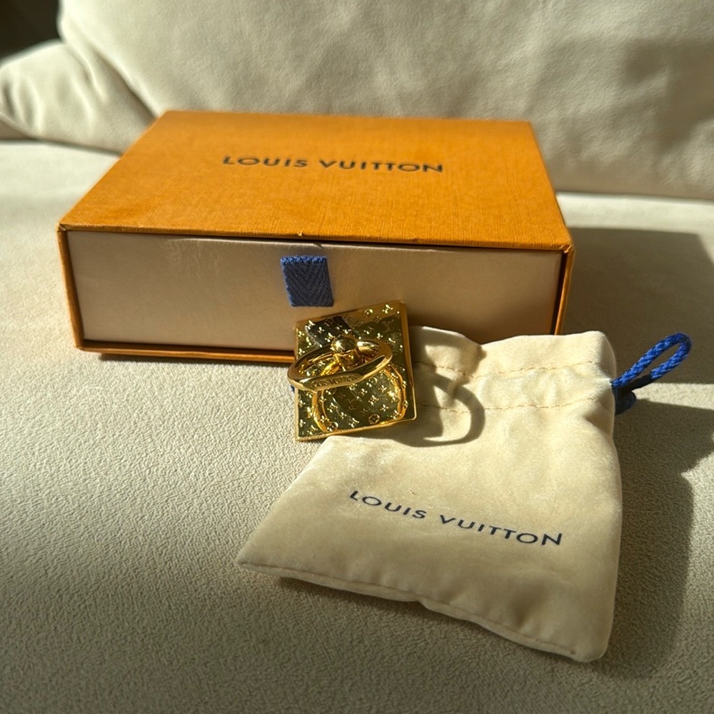 Louis Vuitton AUTHENTIC Nanogram Phone Ring Holder Gold